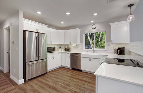 Indianola Casa | Indianola Cedar House - New Build 2024, Wraparound Deck + Quality finishes