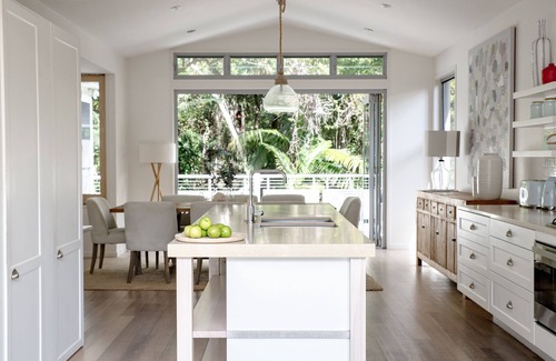 Yaroomba Casa | Indigo Blue - backs on to bush 10min walk to beach
