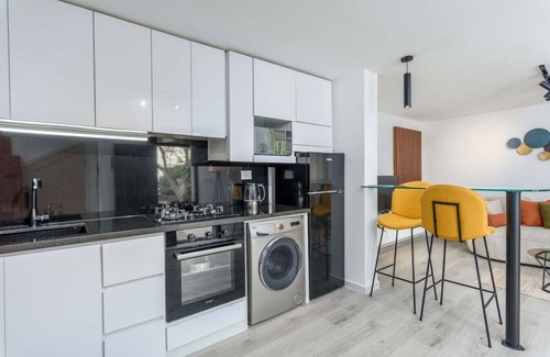 Aamchit Apartamento | Indigo 1-BR Apt W/ Terrace & 24-7 Power in Batroun
