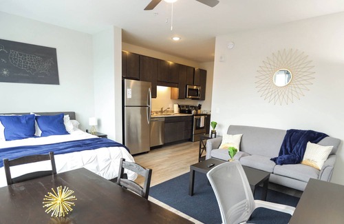 Richfield Apartamento | Indigo Suite: 10 Mins to MSP/MOA, Queen Bed, Free assigned parking