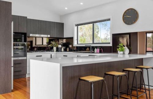 Vincentia Casa | Indigo Views - renovated Vincentia beach house