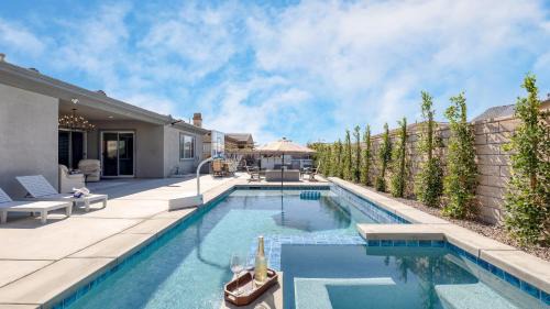 Terra Lago Casa | Indio Echo AvantStay Terra Lago Retreat Pool Firepit Outdoor Kitchen