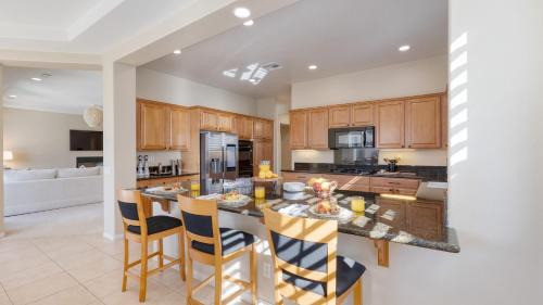 Terra Lago Casa | Indio Echo AvantStay Terra Lago Retreat Pool Firepit Outdoor Kitchen