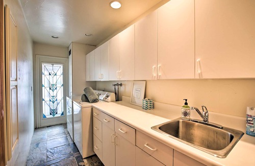 Indio Cabaña | Indio Escape w/ Fire Pit & Resort Amenities!