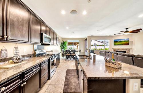 Indio Casa | IndioStay with private Pool, Water Slide, Waterfall, Jacuzzi and Fire Pit near Coachella