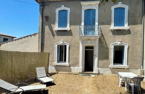 Saint-Andre-de-Sangonis Apartamento | Individual bedroom and bathroom, entrance and garden