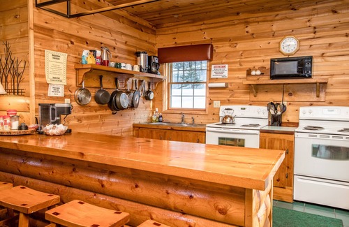 Ironwood Cabina | Individual Charming Cozy Northwoods Village Ski Cabin Unique