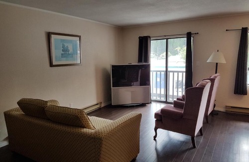 Blarchmont Apartamento | INDOOR COMFORT IN AN OUTDOOR PARADISE Sleeps 4- 5 Min to Golf & Ski