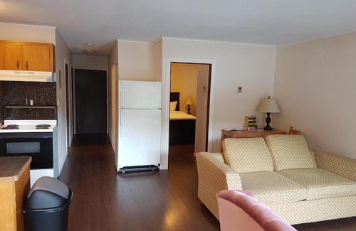 Blarchmont Apartamento | INDOOR COMFORT IN AN OUTDOOR PARADISE Sleeps 4- 5 Min to Golf & Ski