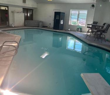 Southeast Houston Casa | Indoor Heated Pool, Hot Tub and Steam Room