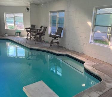 Southeast Houston Casa | Indoor Heated Pool, Hot Tub and Steam Room