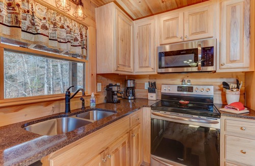 Eagle Mountain Cabina | Indoor Heated Pool - Hot Tub 6 Seater - Fire Pit - Wineries - Pickleball - Gym