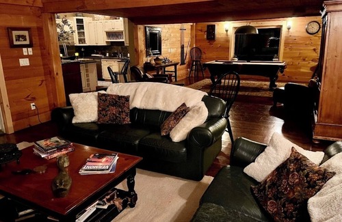 Chester Casa | Indoor Hot Tub Room/10 Miles to Okemo