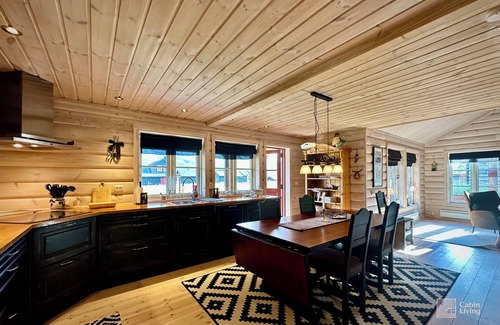 Tyinkrysset Cabina | Indoor hot tub, views & nature, cosy family cabin at Filefjell