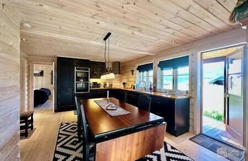 Tyinkrysset Cabina | Indoor hot tub, views & nature, cosy family cabin at Filefjell