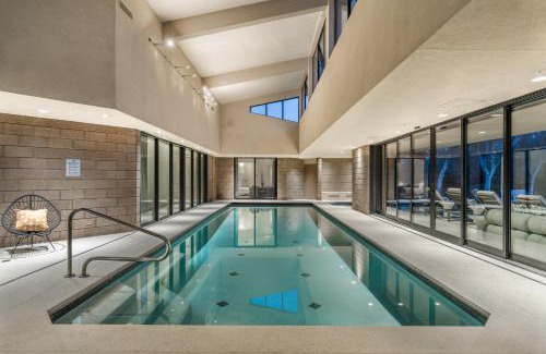 Paradise Valley Casa | Indoor pool 2.5 acres gym with sauna At Hideaway Estate
