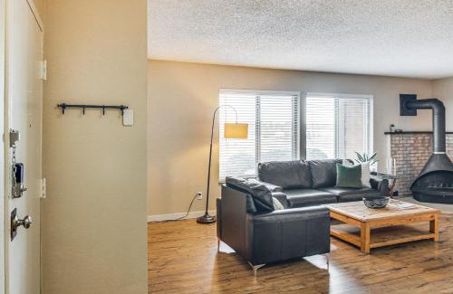 Skyway Apartamento | Indoor Pool Access Colorado Springs Condo!