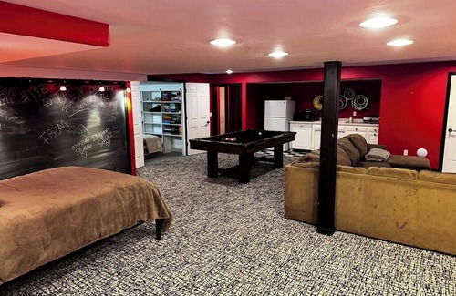 Fond du Lac Casa | Indoor Pool-Golf Simulator-RaceCar Simulator-HotTub-Movie Theatre-Pool Tables
