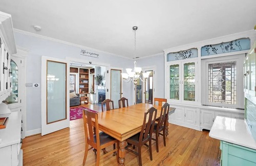 Ottawa Casa | Downtown Ottawa Retreat: Sleeps 15, Heated Indoor Pool, Hot Tub, Sauna, 5BR/4BA