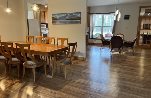 Armour Cabaña | Indoor Saltwater Heated Pool w/ Tennis & Multi-Sport Court, Burk's Falls