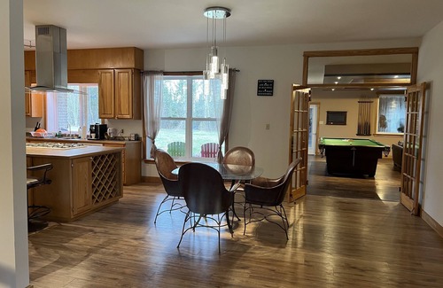 Armour Cabaña | Indoor Saltwater Heated Pool w/ Tennis & Multi-Sport Court, Burk's Falls