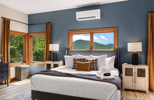 Fairview Cabina | Indoor & Outdoor Pool Private 5 Acres Sleeps 24