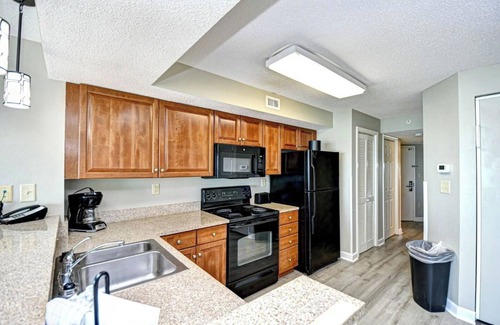 Myrtle Beach Condominio | Indoor Water Park - Dunes Village, Oceanfront 1BR!