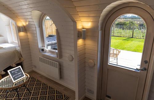 Arnold Casa | Indrek - Mayflower Meadow