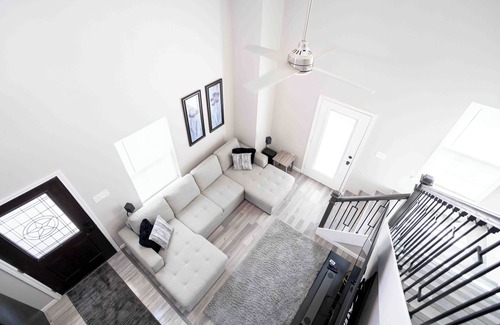 Alvin Casa | Indulge in a restful retreat at Lake Morgan in Alvin, TX.
