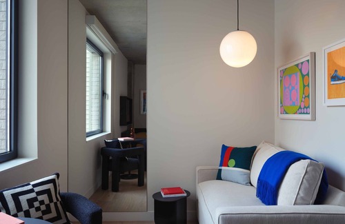 Williamsburg Hotel | Indulge in Home-Like Comfort! Pets Allowed, Minutes Away to Statue of Liberty!