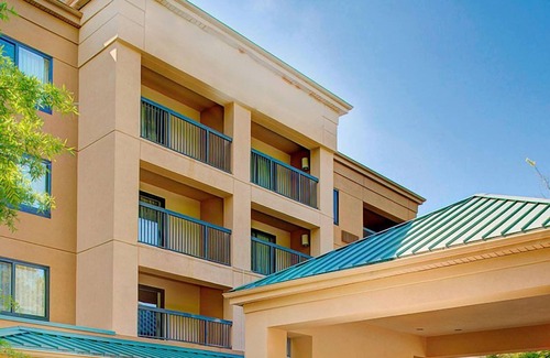 Crestline Heights Casa | Indulge in Home-Like Comfort! 4 Modern Units, Pet-Friendly, Free Parking!