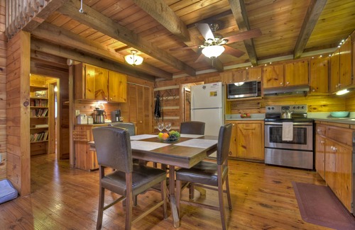 Dial Cabina | Indulge in "Just One More Night", a pet-friendly creekfront retreat boasting a spacious outdoor deck, hot tub, firepit, and WiFi