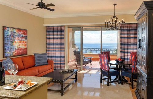 Sunset Beach Complejo | Indulge in Paradise: Luxury Beach Resort in Cabo San Lucas