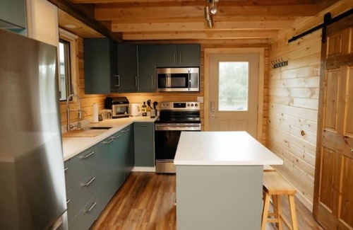 Malagash Mine Casa | Indulge in Serenity at The Golden Pearl: A Beautiful Log Cottage Escape