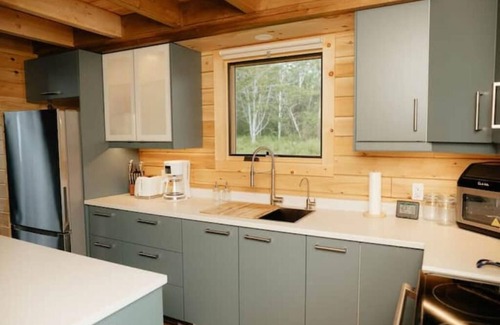 Malagash Mine Casa | Indulge in Serenity at The Golden Pearl: A Beautiful Log Cottage Escape