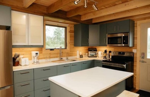 Malagash Mine Casa | Indulge in Serenity at The Golden Pearl: A Beautiful Log Cottage Escape