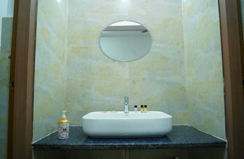 Giridih Complejo | Indulge in Serenity at Hotel Ved Vatika - Reserve your blissful stay!