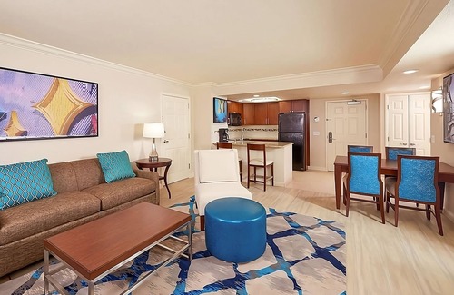 Las Vegas Hotel | Indulge in the Best of Las Vegas! 4 Relaxing Units, Outdoor Pool, Kitchen