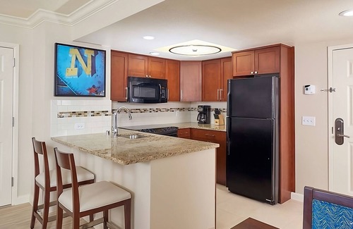 Las Vegas Hotel | Indulge in the Best of Las Vegas! 4 Relaxing Units, Outdoor Pool, Kitchen