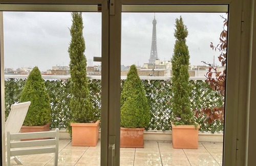 Porte-Dauphine Apartamento | Indulgence, is a Splendid Paris Penthouse apartment with Divine Terrace.