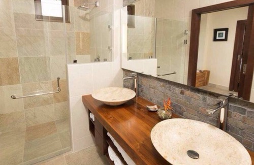 Tela Casa | INDURA-CONDO DE PLAYA DOS HABITACIONES
