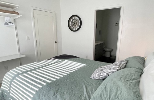 Tri-Cities Apartamento | Industria - Private Apt. Loaded with Amenities