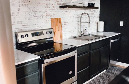 Tri-Cities Apartamento | Industria - Private Apt. Loaded with Amenities