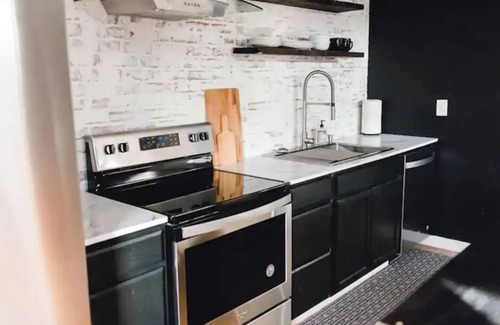 Tri-Cities Casa | Industria - Private ground floor apartment, loaded with amenities.