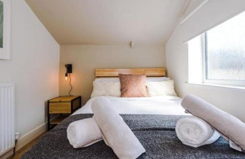Old Trafford Casa | Industrial Design 4 Bed House