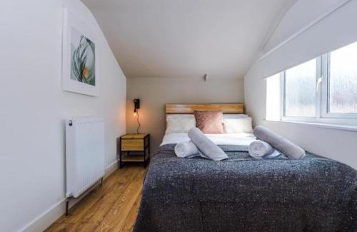 Old Trafford Casa | Industrial Design 4 Bed House