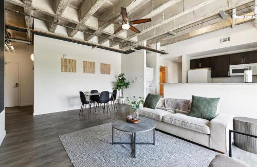 Baton Rouge Apartamento | Industrial Downtown Apartment - 2BD 2BA