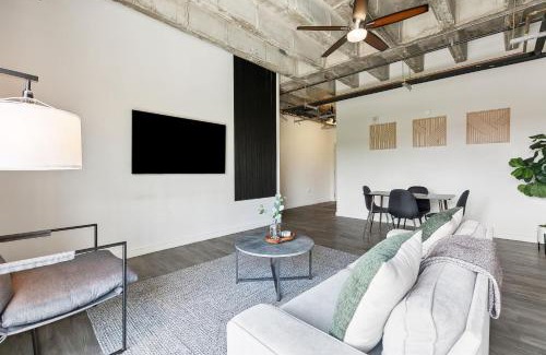 Baton Rouge Apartamento | Industrial Downtown Apartment - 2BD 2BA