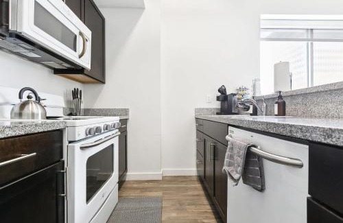 Baton Rouge Apartamento | Industrial Downtown Apartment - 2BD 2BA