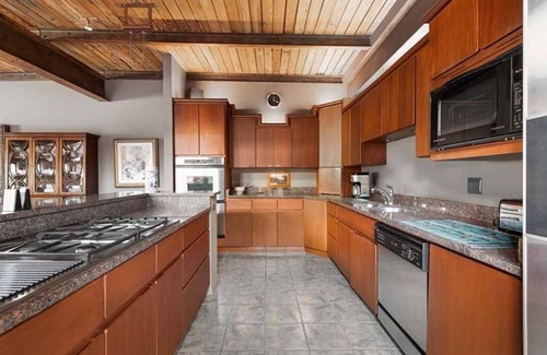 Chatham-Arch Casa | Elegancia industrial♛ Estacionamiento gratis ♛ Heart of Mass Ave ♛ Downtown Indianapolis